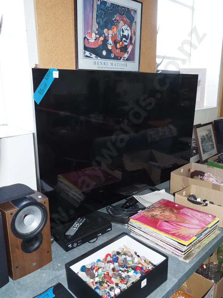 LEG 55" LED TV with remote and satellite box Image 1++
