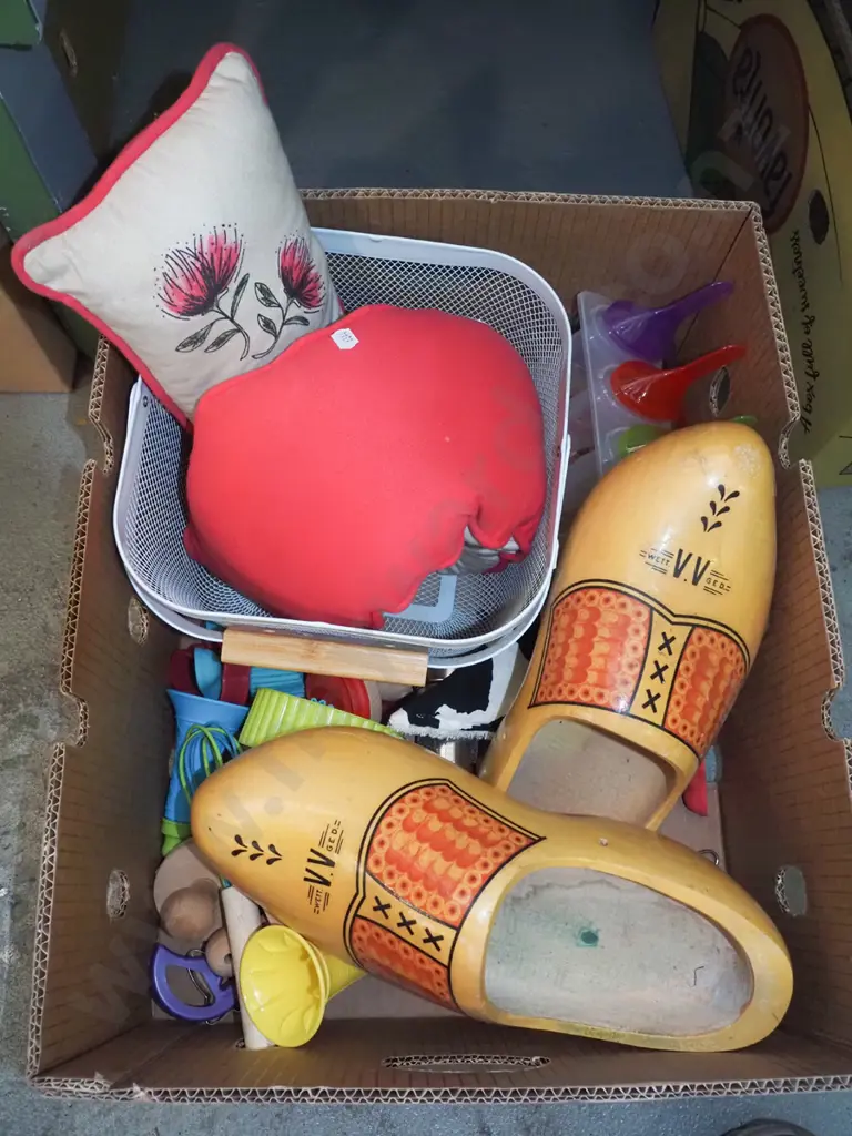 box; wooden clogs, toys, pillows, metal basket etc Image 1++