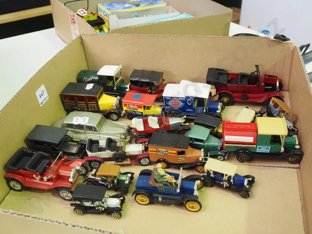 box of model vehicles Image 1++