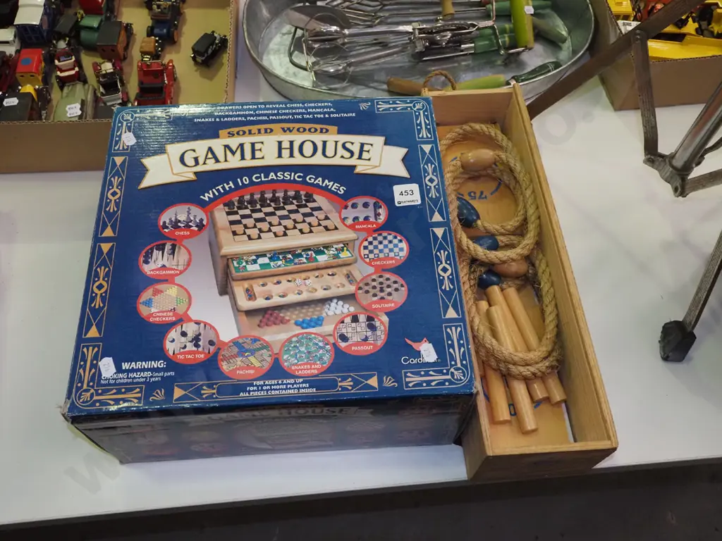 solid games compendium, boxed wooden ring toss set Image 1++