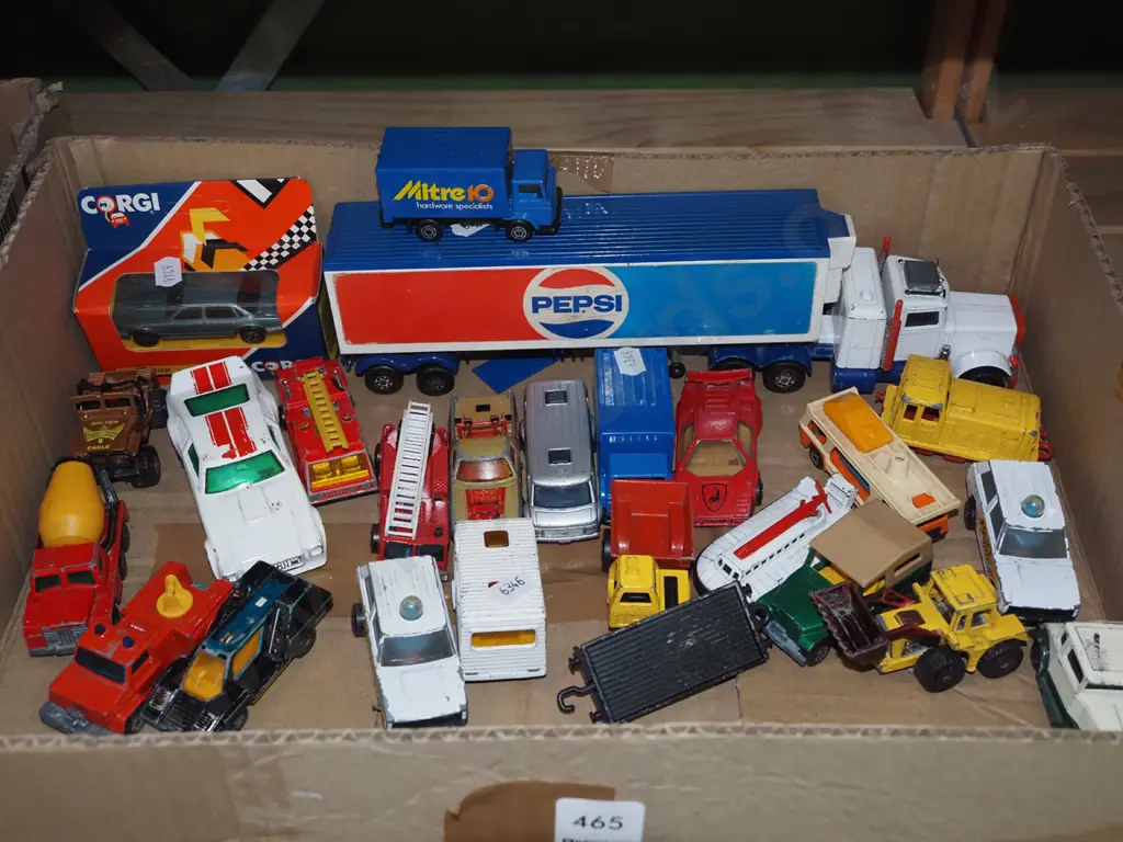 box of model vehicles Image 1++