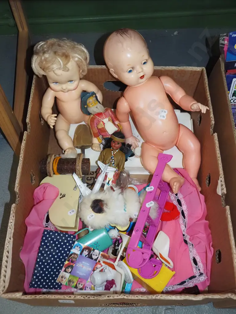 box; childrens toys Image 1++