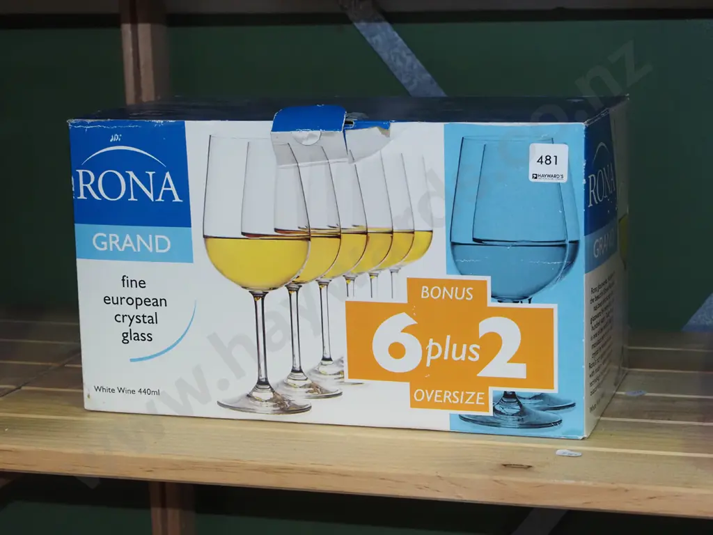 8x crystal wine glasses Image 1++