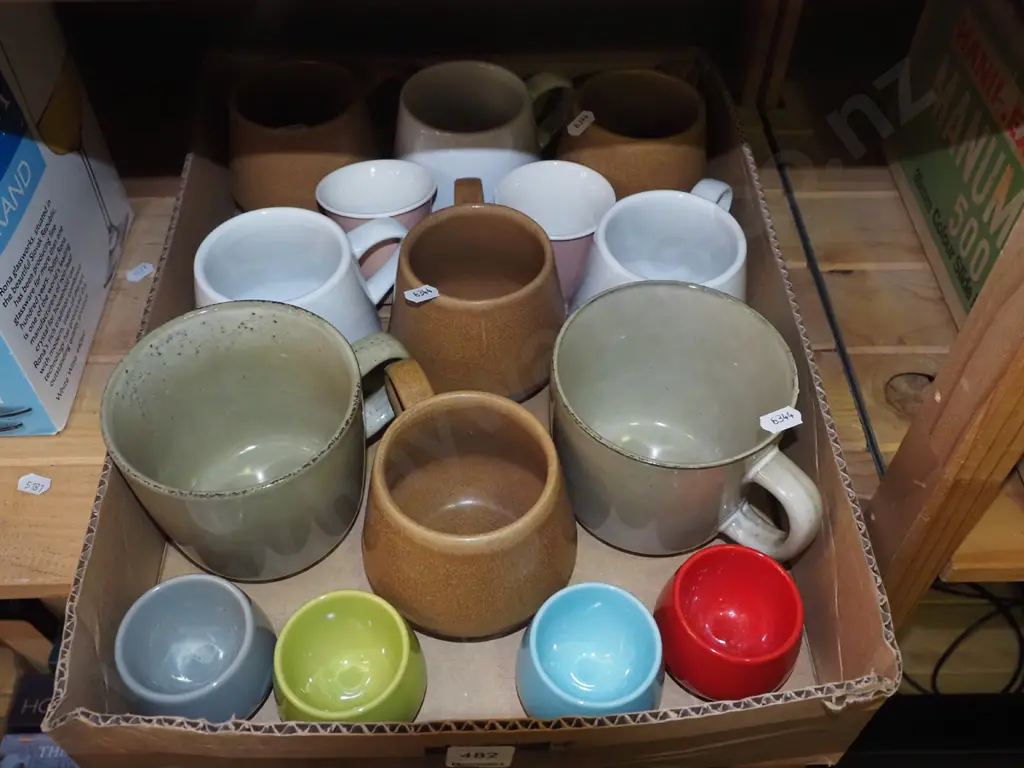 box; egg cups, coffee cups etc Image 1++