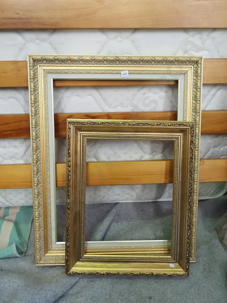 2x gilt picture frames Image 1++