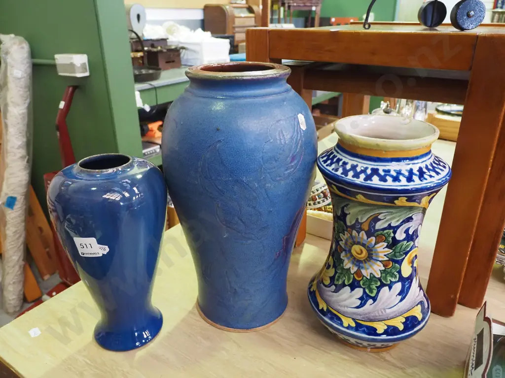 3x vases Tallest H-330 Image 1++