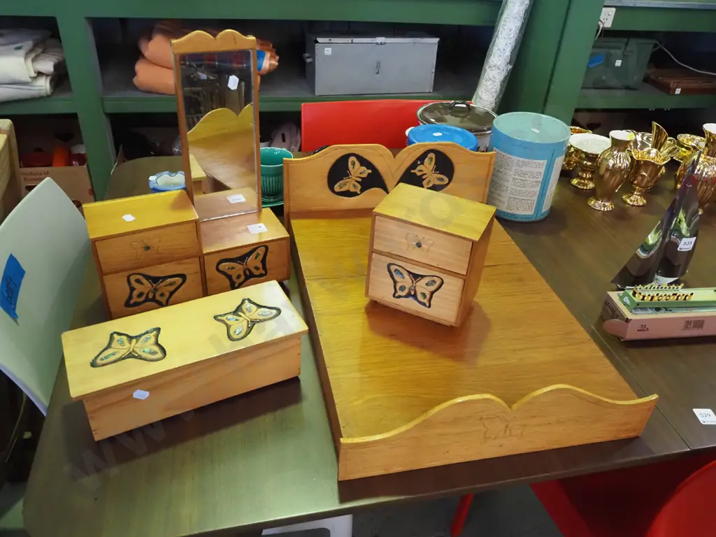 homemade butterfly decorated dolls furniture Image 1++