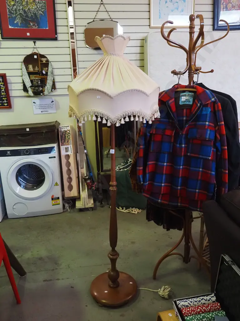 standard lamp Image 1++