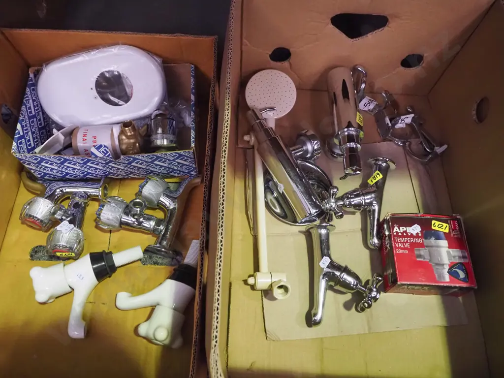box; plumbers supplies, taps, valve etc Image 1++