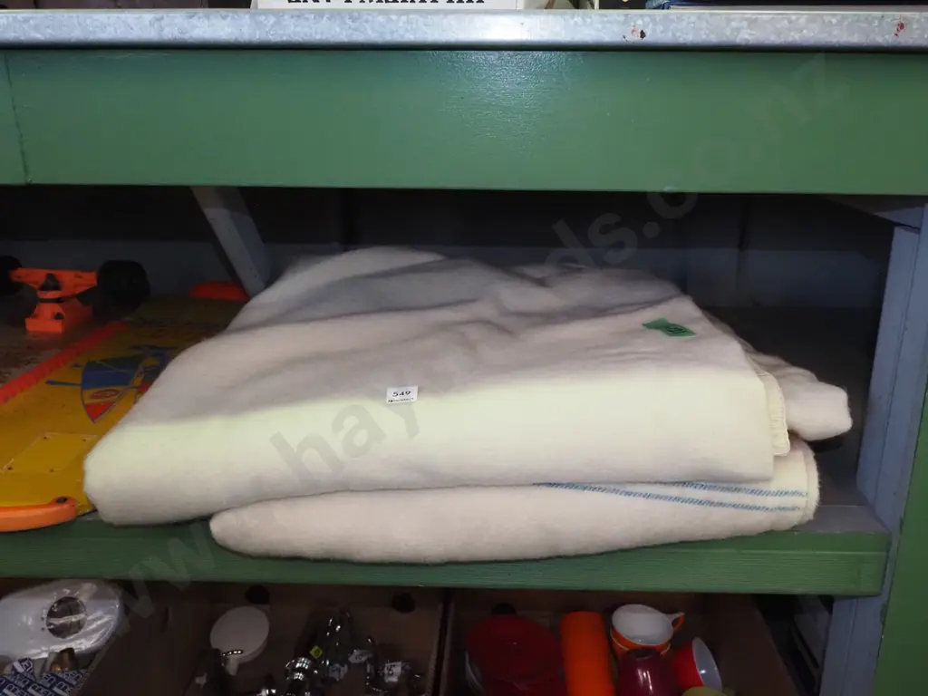 2x large white woollen blankets Image 1++