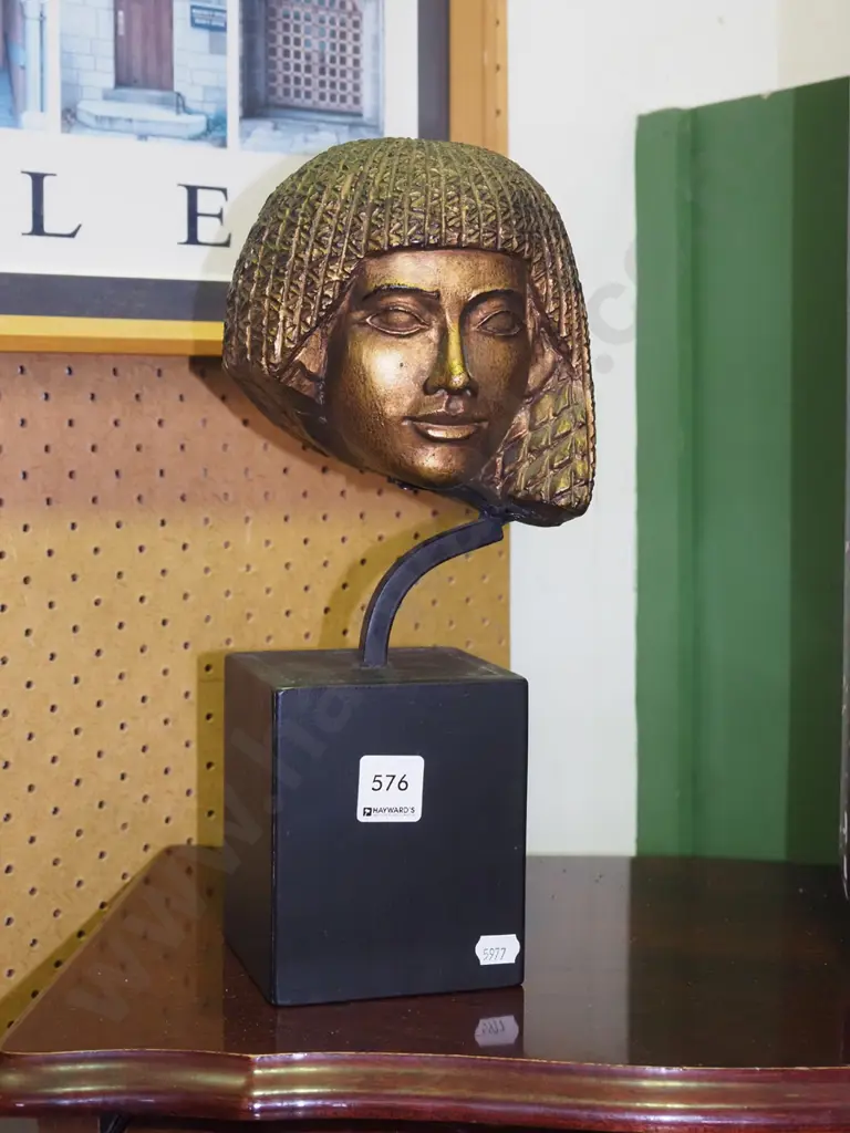 composite female head on stand H-330 Image 1++