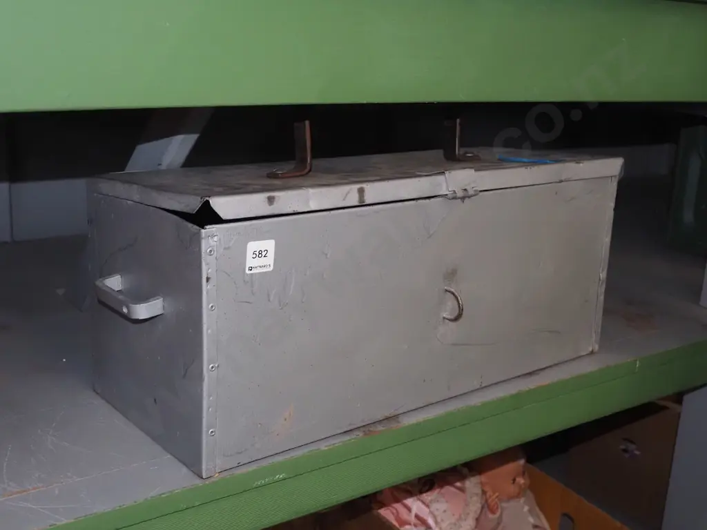 metal tool box Image 1++