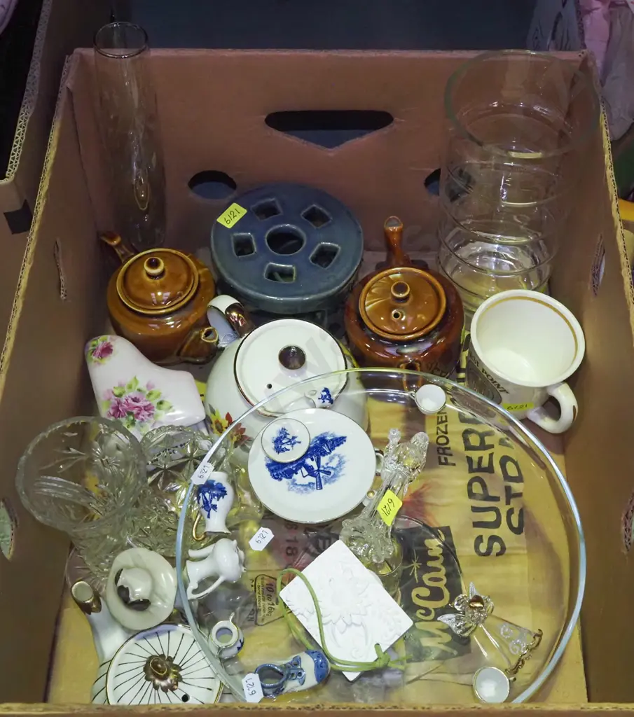 glass cake stand, teapot, vases etc Image 1++