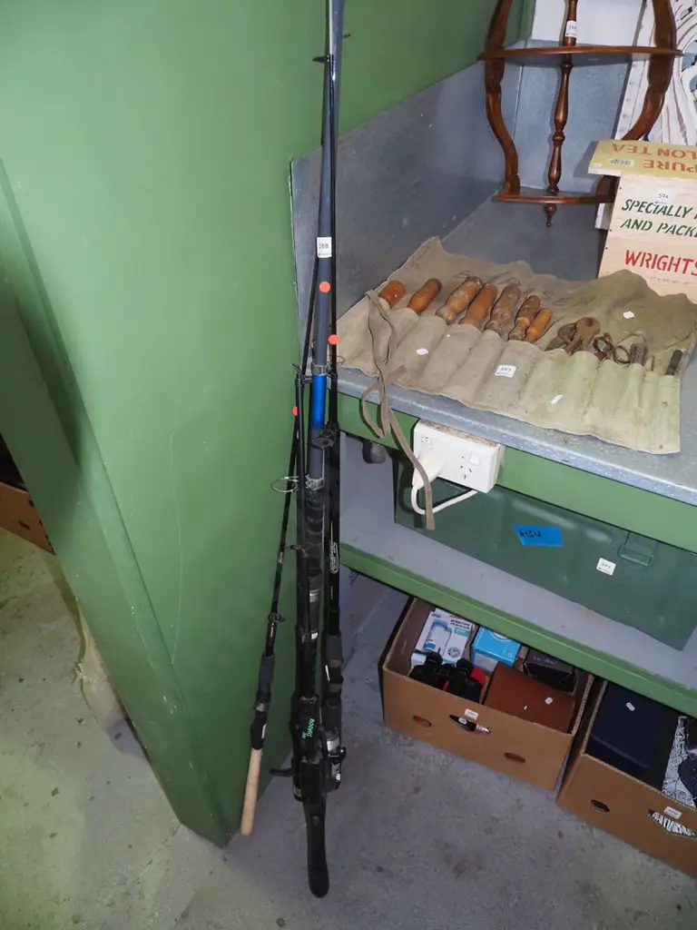4x fishing rods - 1 with reel - red dots Image 1++