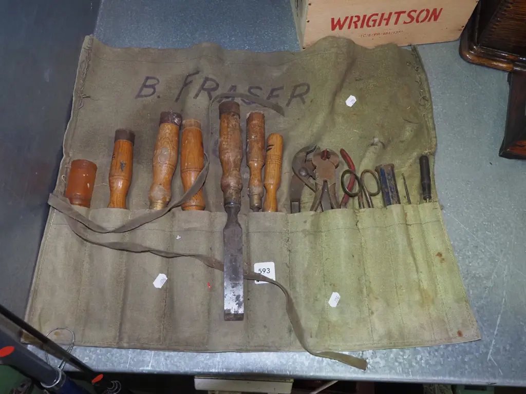 vintage chisels and pincers Image 1++