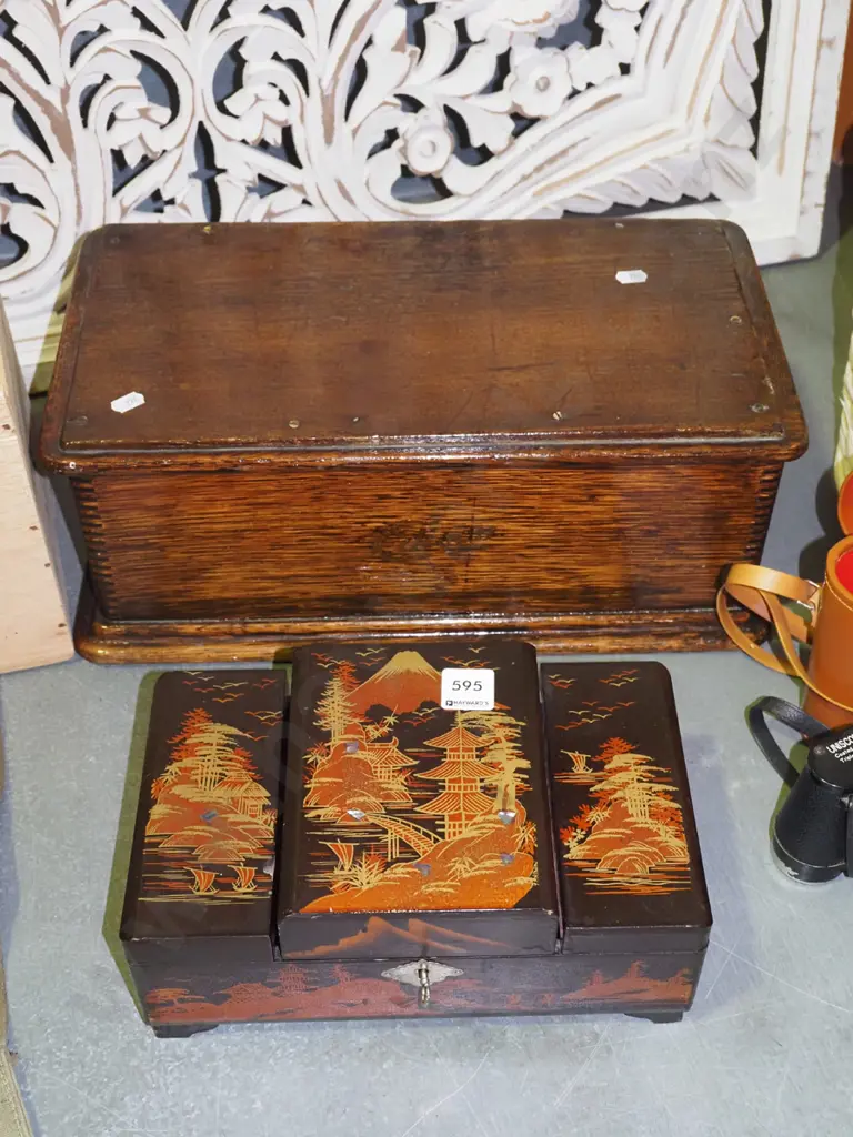 Asian lacquer jewellery box with ballerina - not working, small chest Image 1++