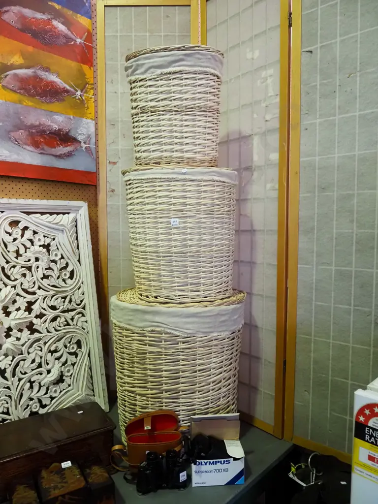 3x graduated lidded laundry hampers Tallest H-560 Image 1++