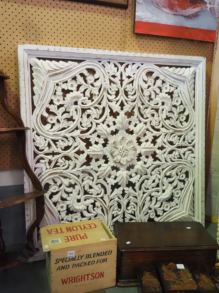 heavily carved pierced mdf white painted wooden panel H-920 W-920 Image 1++