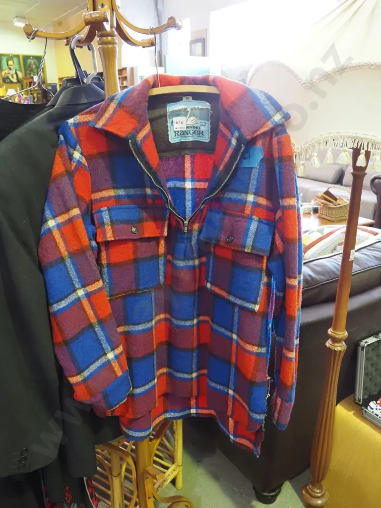 Swanndri Ranger size small bush shirt Image 1++