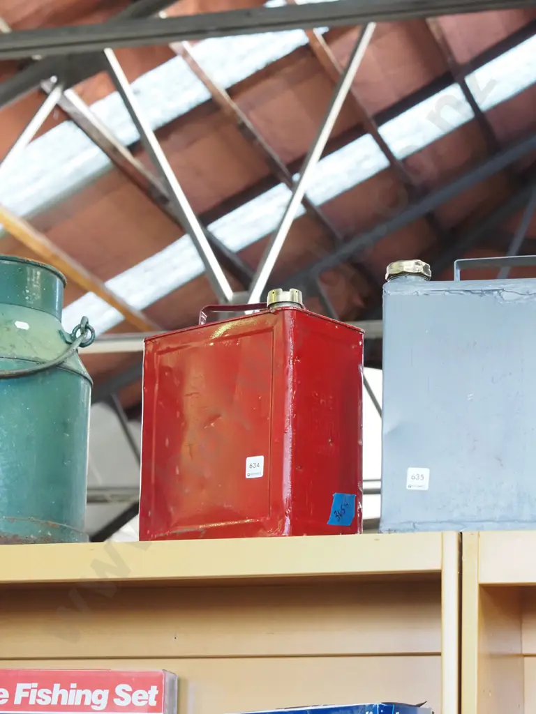red painted Shell petrol can with brass top Image 1++