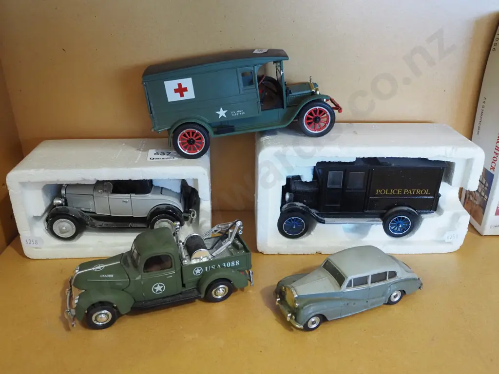 5 model vintage vehicles Image 1++