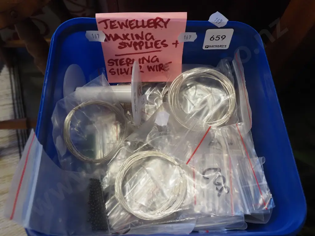 plastic container of jewellery making supplies Image 1++