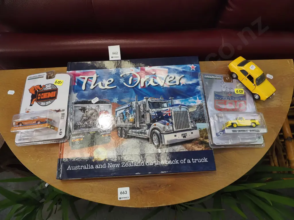3x model vehicles, Australian and NZ  trucking book Image 1++
