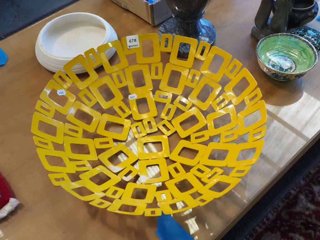 yellow metal fruit bowl Diam-400 Image 1++