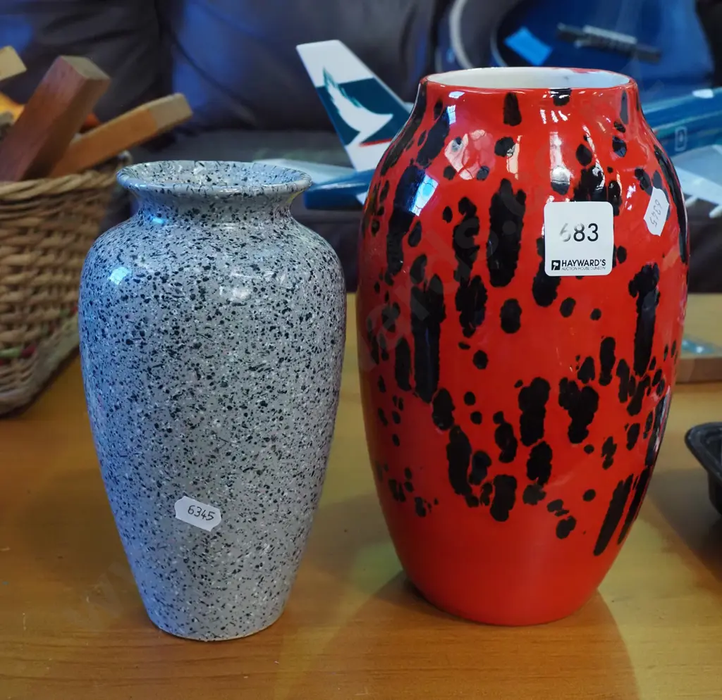 pair of vases H-220 Image 1++