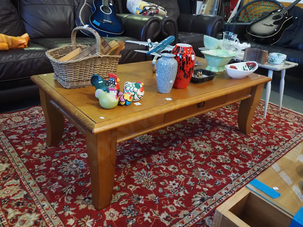 heavy pine coffee table H-440 W-1300 D-700 Image 1++