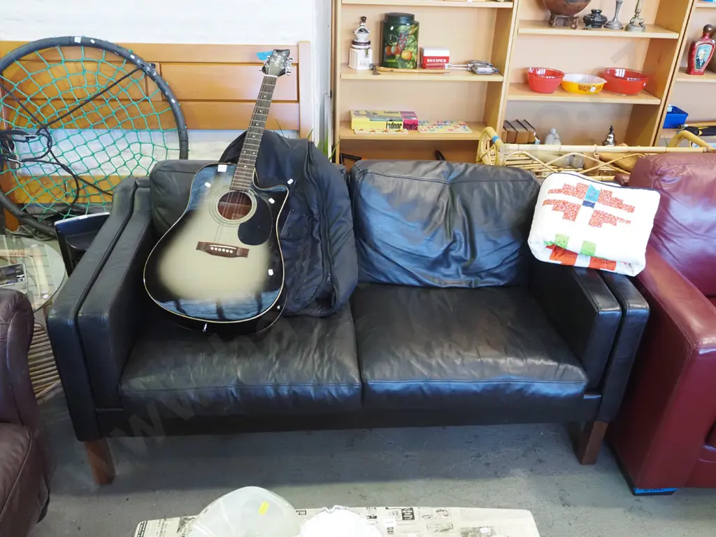 modern black leather chesterfield 2 seater sette - good condition Image 1++