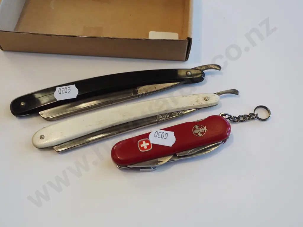 cut throat razor, Swiss Army knife Image 1++