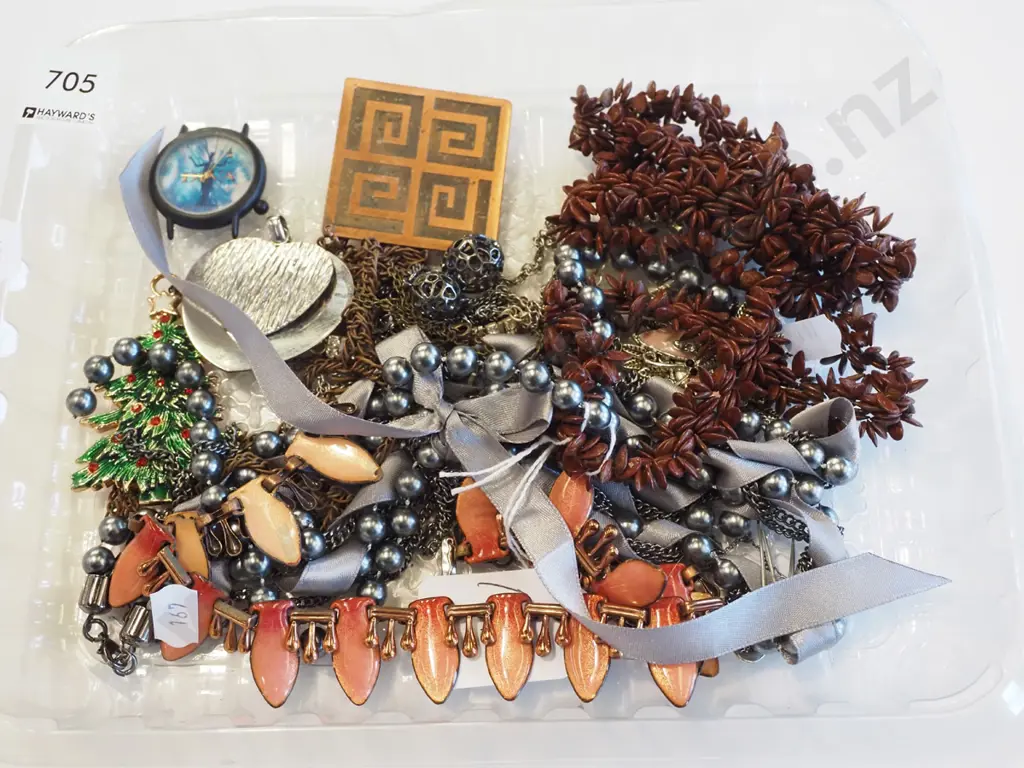 tray of costume jewellery; necklace, watches etc Image 1++