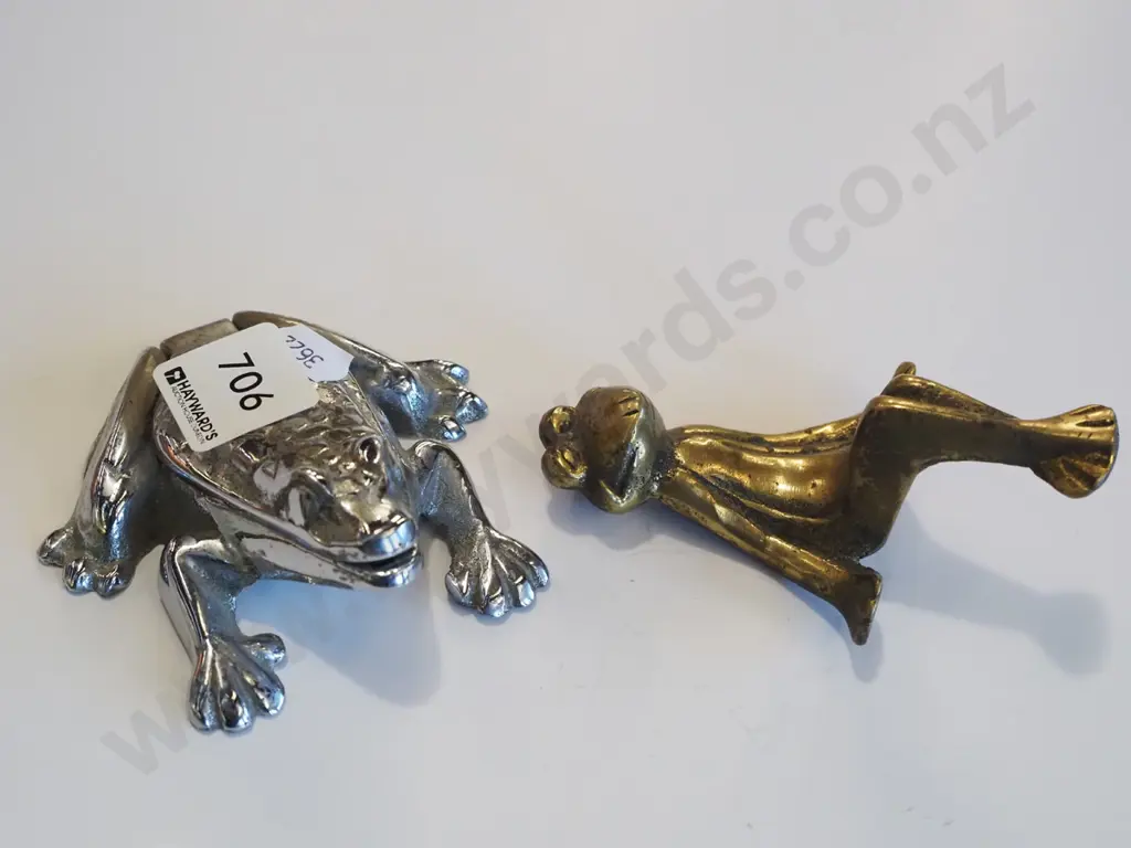 frog ashtray, ornamental frog Image 1++