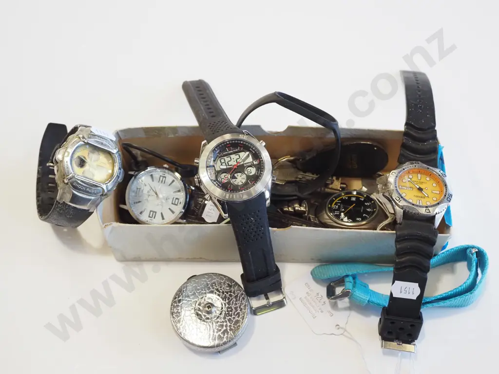 box; various watches, spares and repairs Image 1++