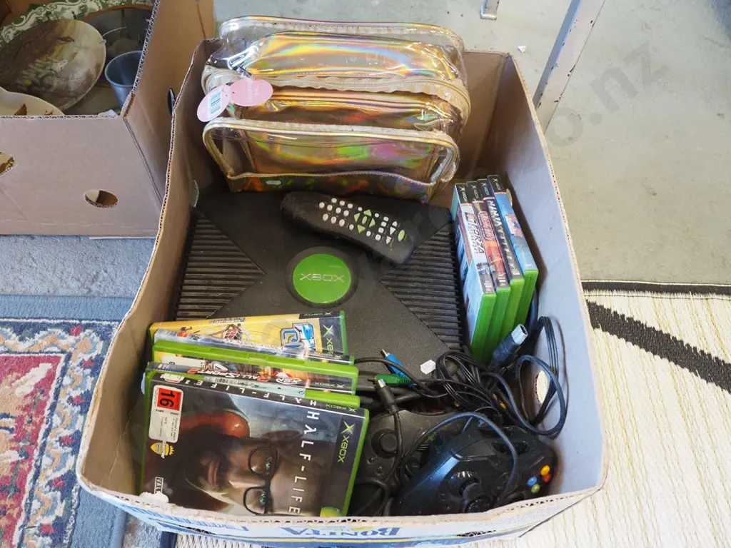 box; X-box console, games, controllers, toilet bags Image 1++