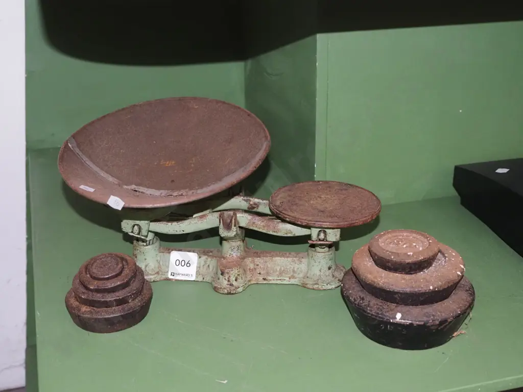 vintage balance scales Image 1++