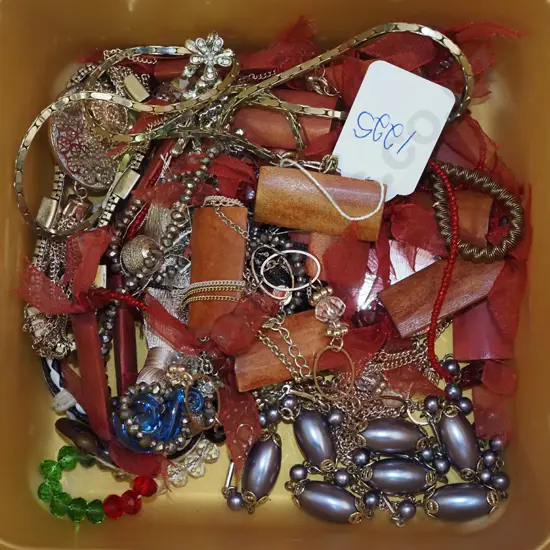 container of costume jewellery; pendants, necklaces etc