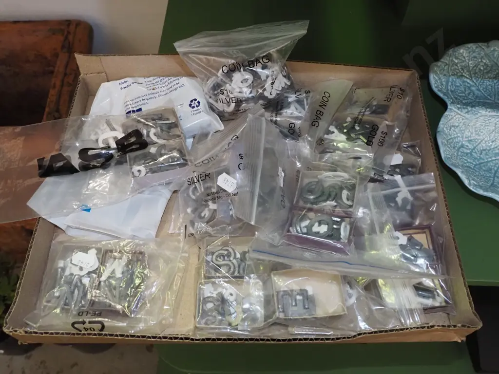 box; metal and plastic letters, numbers and other type Image 1++