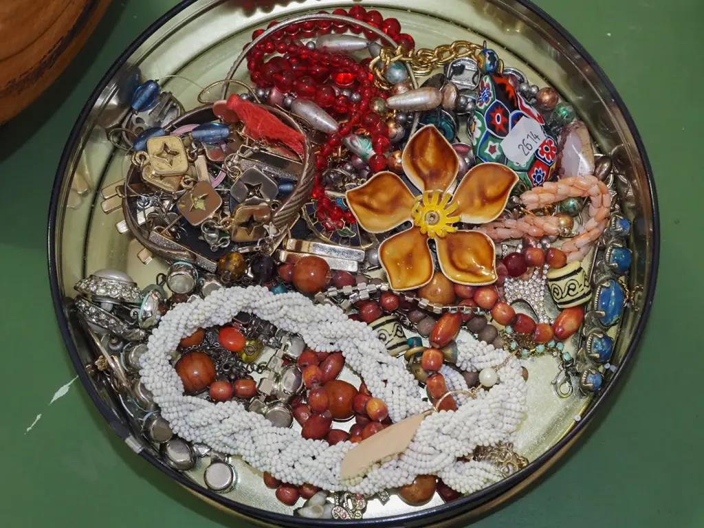metal tray; pendants, necklaces etc Image 1++