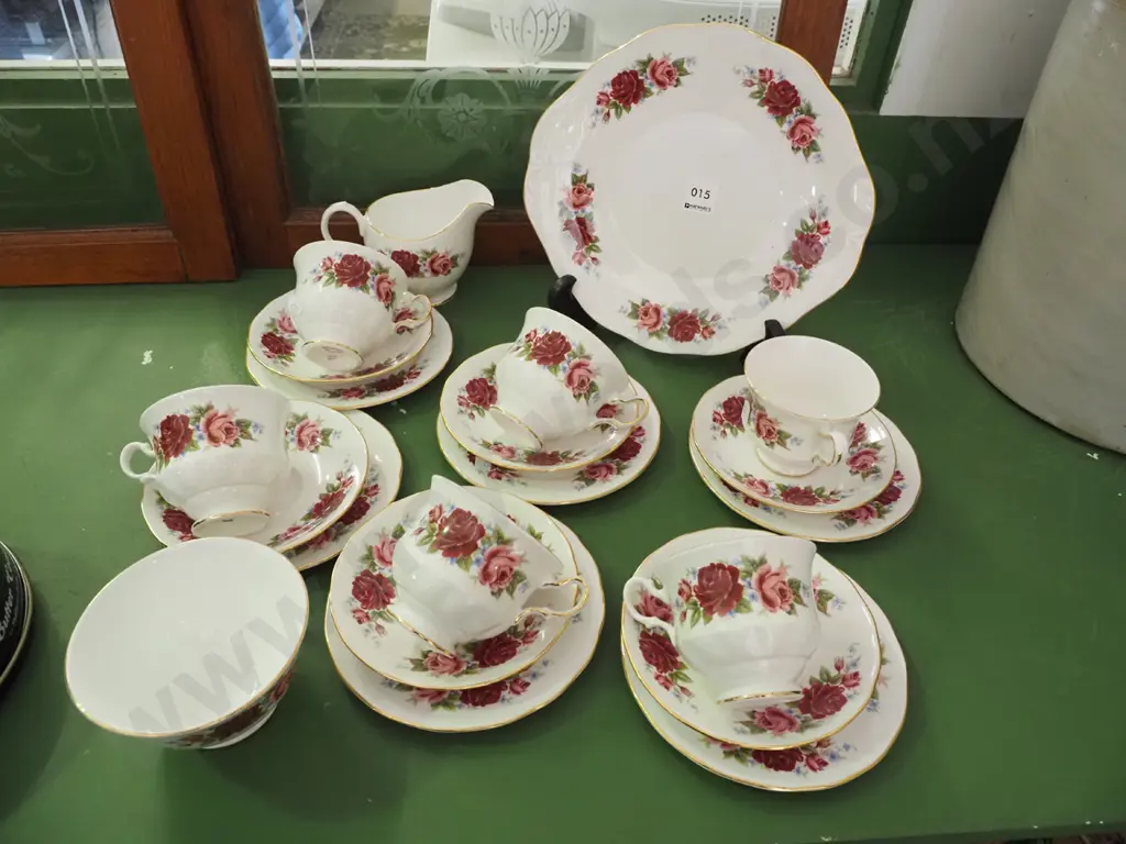 Queen Anne red and pink rose 21 piece tea set Image 1++