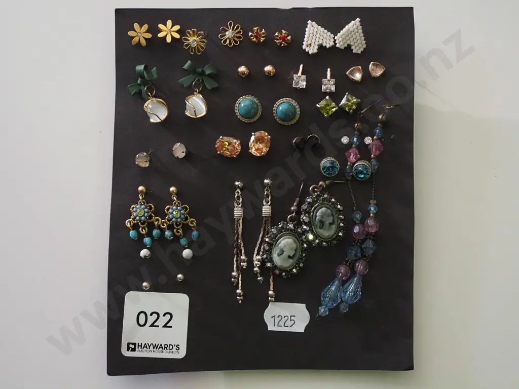 assorted earrings Image 1++