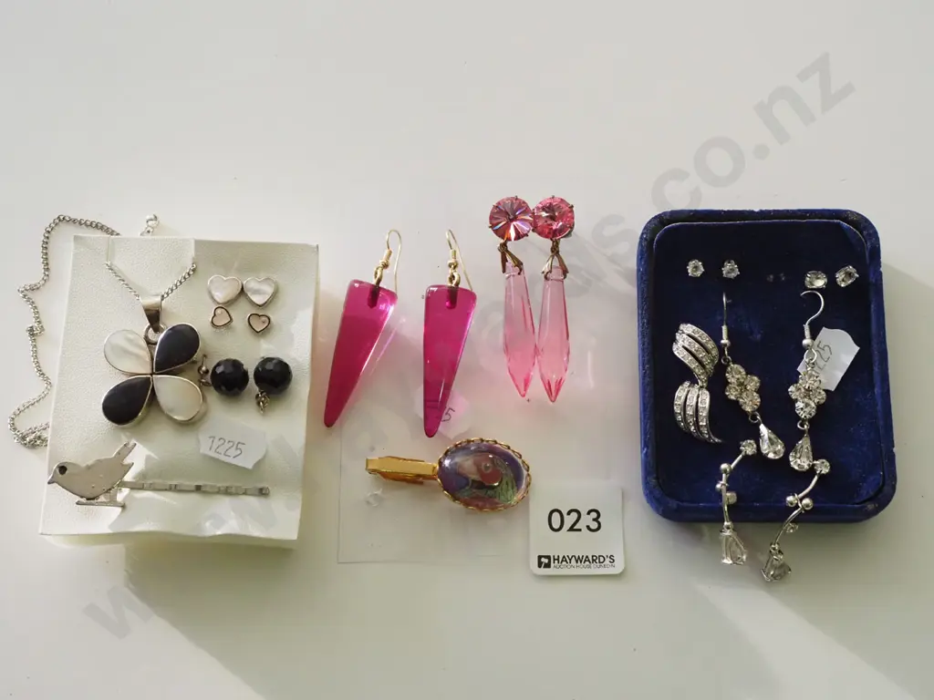 3x sets of earrings etc Image 1++