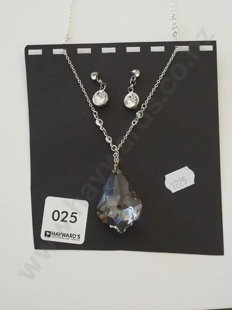 pendant and earring set Image 1++