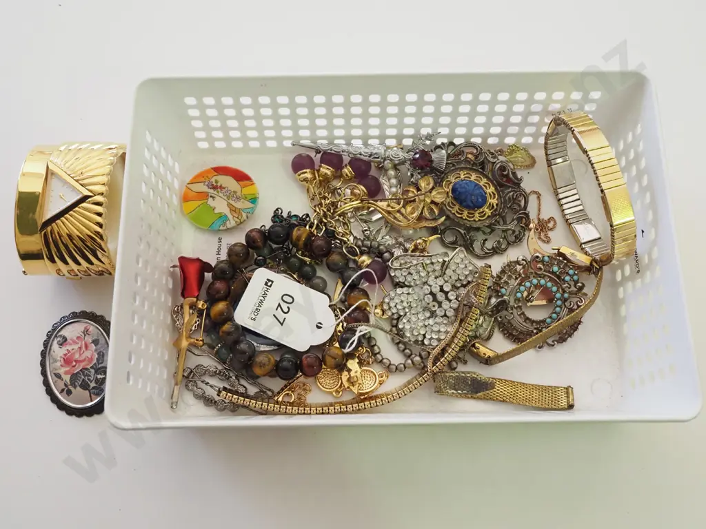 tray of costume jewellery; watches, bracelets etc Image 1++