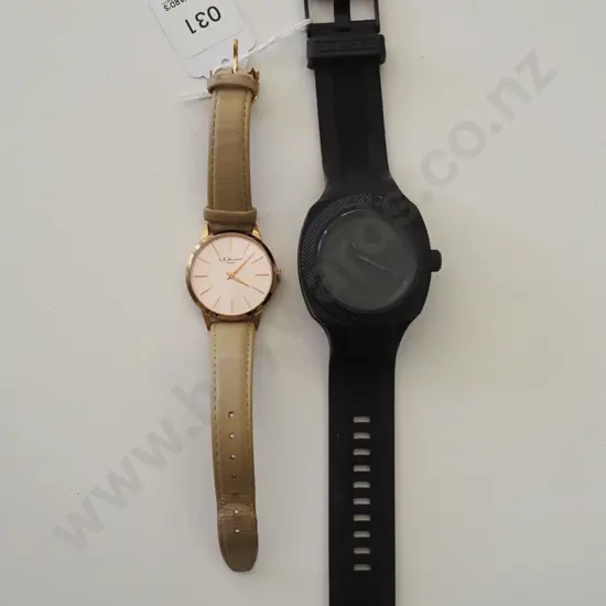 2x wristwatches