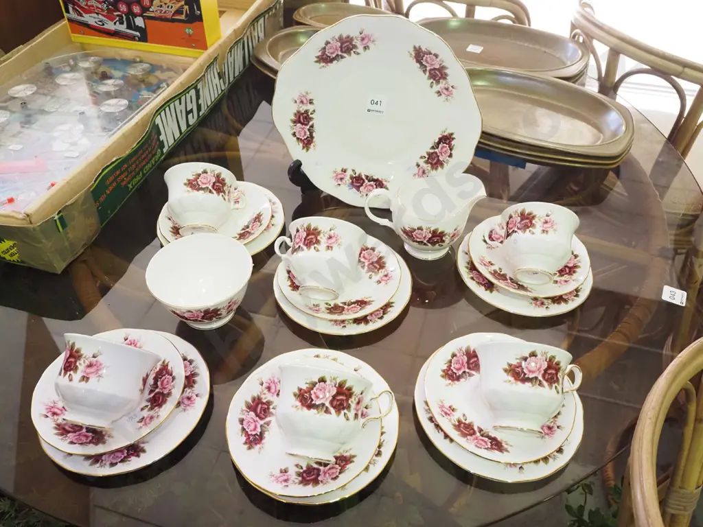 Queen Anne red and pink rose 21 piece tea set Image 1++