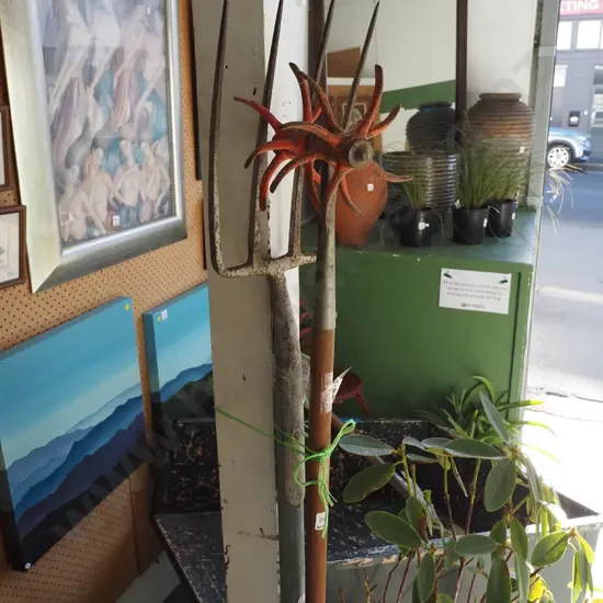 garden cultivator, pitch fork