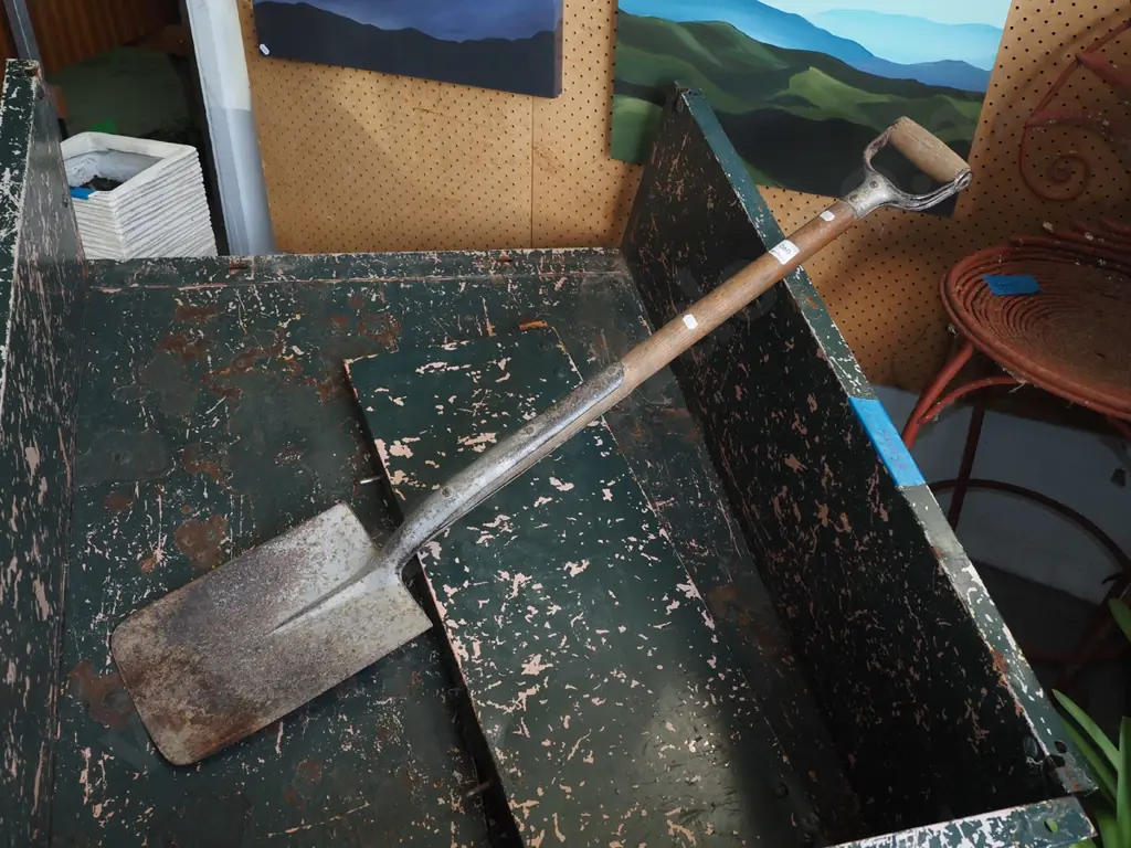 wooden handled garden spade Image 1++
