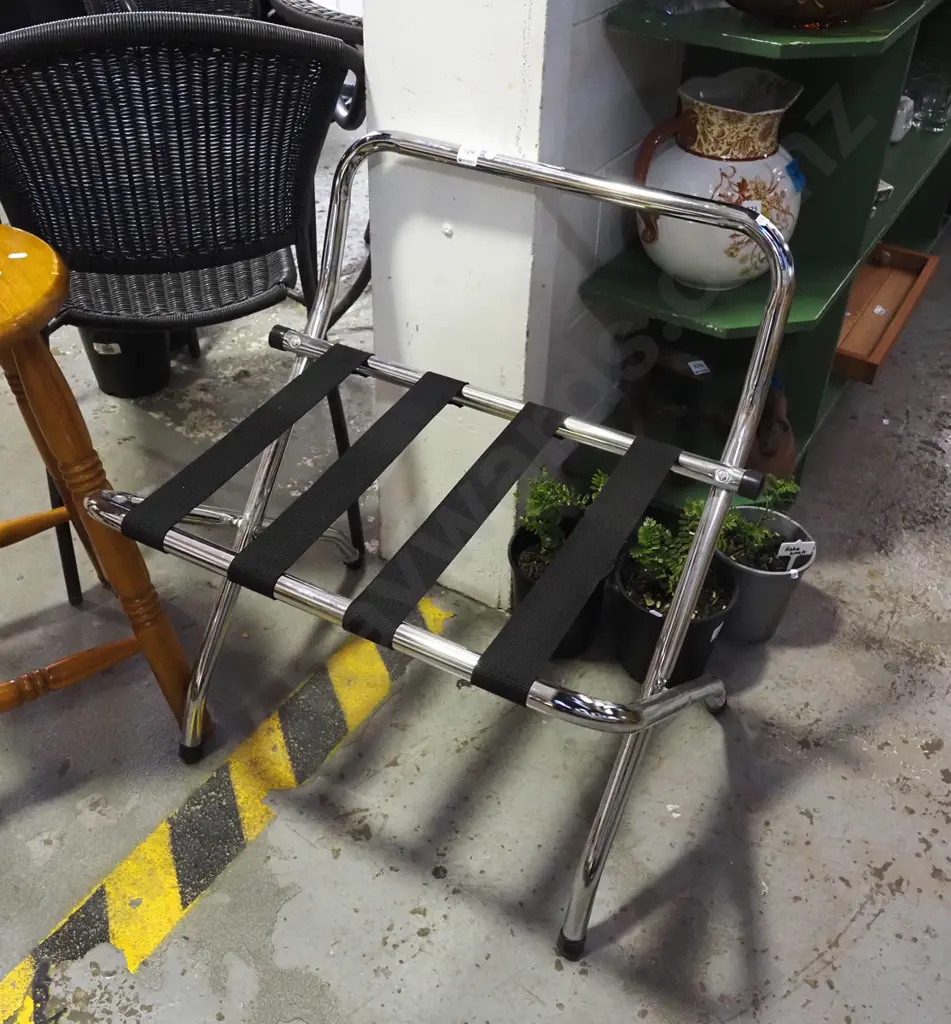 chrome suitcase stand Image 1++